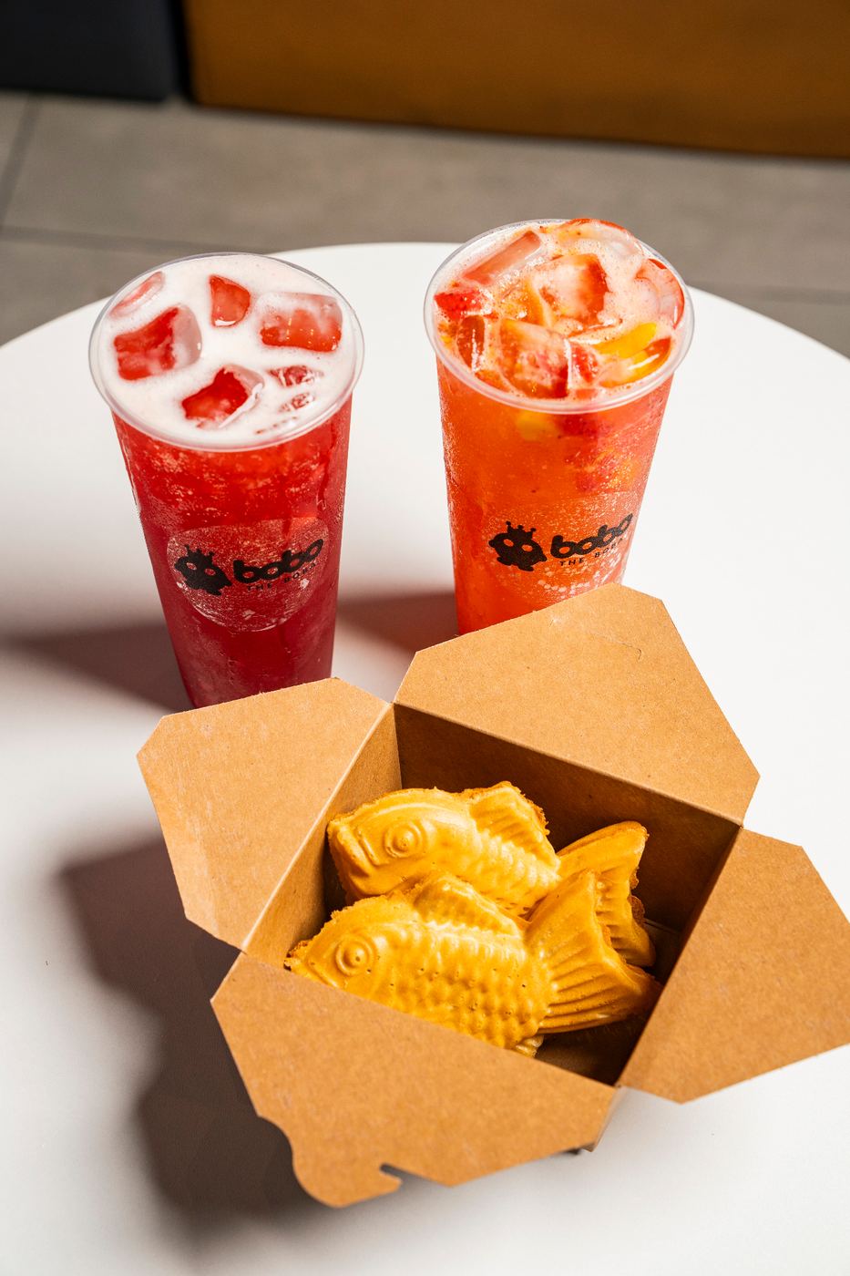 Strawberry drinks served with taiyaki